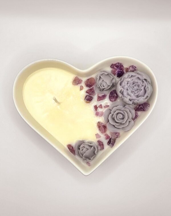 Heart-Shaped Candle with Amethyst Crystals & Rose Petals Fragrance