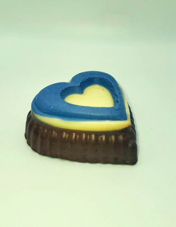 Heart-shaped cupcake soap with chocolate and black raspberry fragrance, offering a moisturizing lather for soft, nourished skin